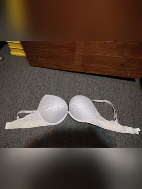 Victoria Secret Women's Push-Up Bra Size 36D